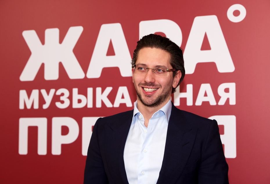 Певец ЮрКисс (Юрий Киселев) во время фотосессии на Музыкальной премии «Жара Music Awards 2026»