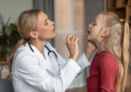 Лечим ангину максимально быстро и безопасно: пять работающих советов врача