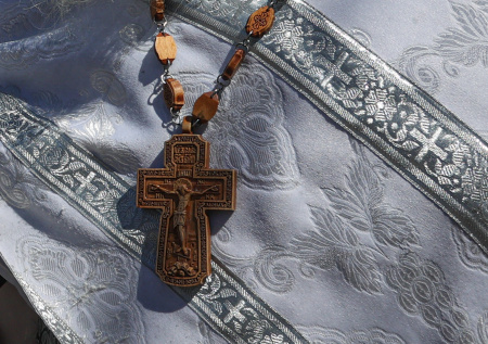 Женщины подрались у гроба любовника на похоронах и попали на видео