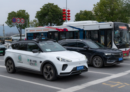 Автоэксперт объяснил, почему в Китае произошел массовый сбой роботакси