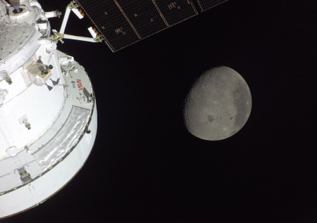 «Просто необходима»: в Госдуме объяснили, в чем выгода от освоения Луны