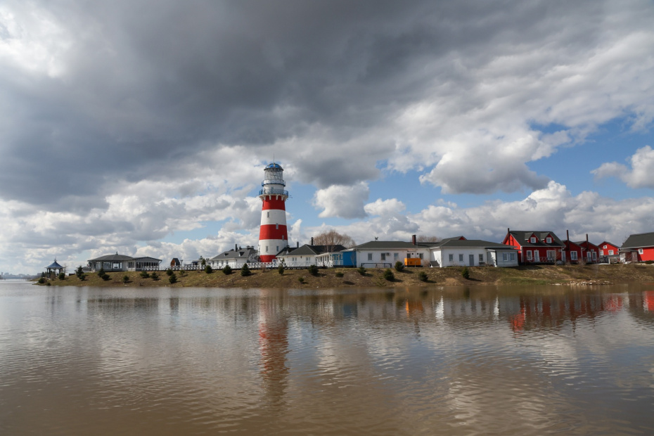 Обстановка на месте подтопления из-за разлива реки Оки около рыбацкой деревни Маяк в Рязанской области.