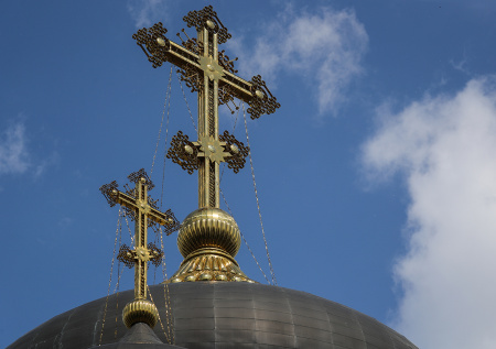 В РПЦ объяснили, почему нельзя искать счастье в деньгах и славе