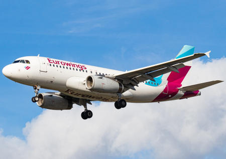 Самолет Eurowings ушел на экстренную посадку в Гамбурге