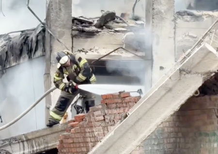 Пожар на складе пиротехники во Владикавказе охватил огромную площадь
