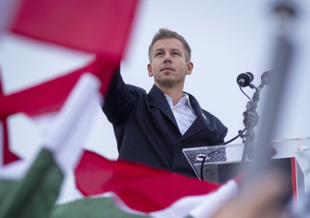 Лидер венгерской «Тисы» поблагодарил Москву и Пекин за уважение к выборам