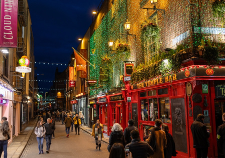 В Ирландии задействовали бронетехнику на фоне протестов