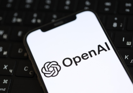 Дом создателя ChatGPT забросали коктейлем Молотова