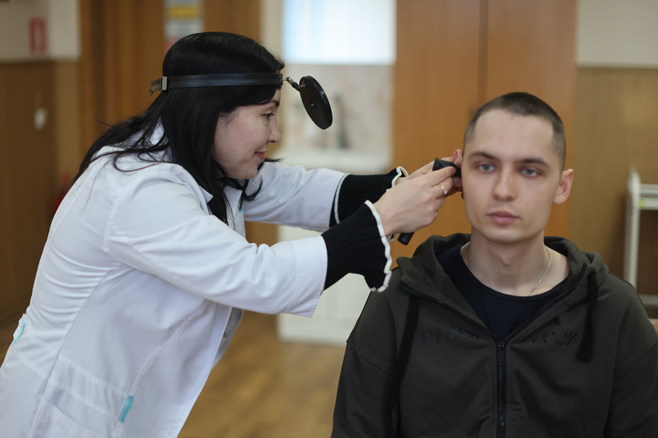 Московская область. Призывники на сборном пункте в военном комиссариате Балашихи в первый день отправки в воинские части РФ