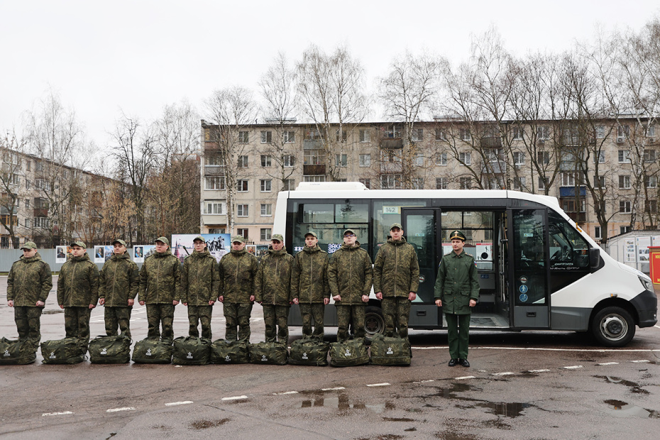 Московская область. Балашиха. Призывники на сборном пункте в военном комиссариате в первый день отправки в воинские части РФ