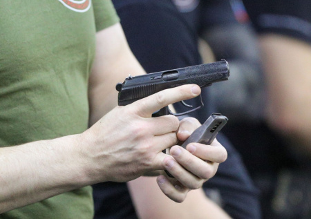 Украинских школьников заставят ходить в тир и учиться воевать