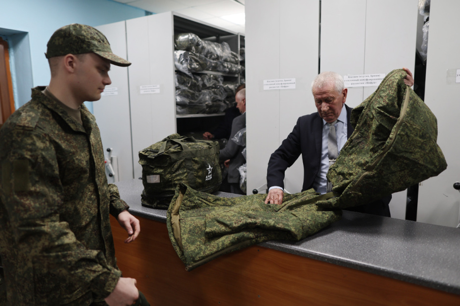 Московская область. Балашиха. Призывники на сборном пункте в военном комиссариате в первый день отправки в воинские части РФ