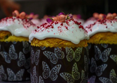 «С жиру бесятся»: священник о дизайнерском куличе за 100 тыс. рублей