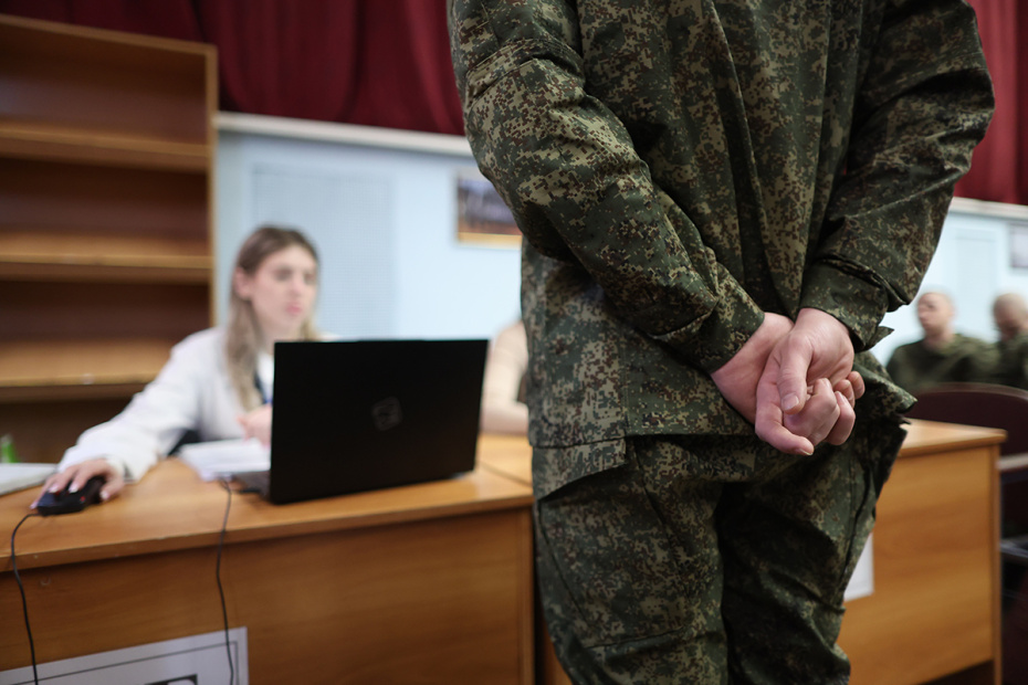 Московская область. Призывники на сборном пункте в военном комиссариате Балашихи в первый день отправки в воинские части РФ