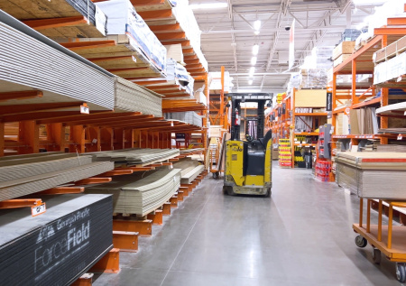 Крупная сеть строительных магазинов закрыла четверть торговых точек