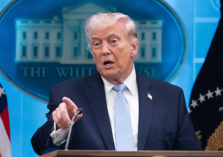 В Конгрессе США потребовали проверить адекватность Трампа