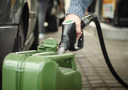 Владельцы Ferrari и Aston Martin в Британии начали воровать бензин