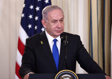 Нетаньяху показали неприличный жест в прямом эфире