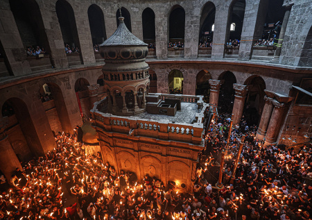 В храм Гроба Господня ворвались танцующие арабы
