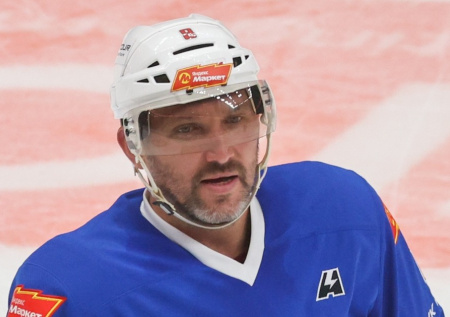 Легендарный российский хоккеист забрал себе вещь партнера по команде