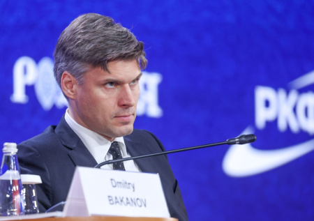 «Мы, конечно же, не отстаем»: в Роскосмосе высказались о высадке на Луну