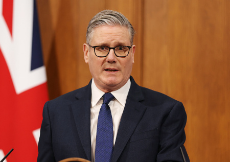 Премьера Британии осудили за «легкомысленный» отпуск в Испании