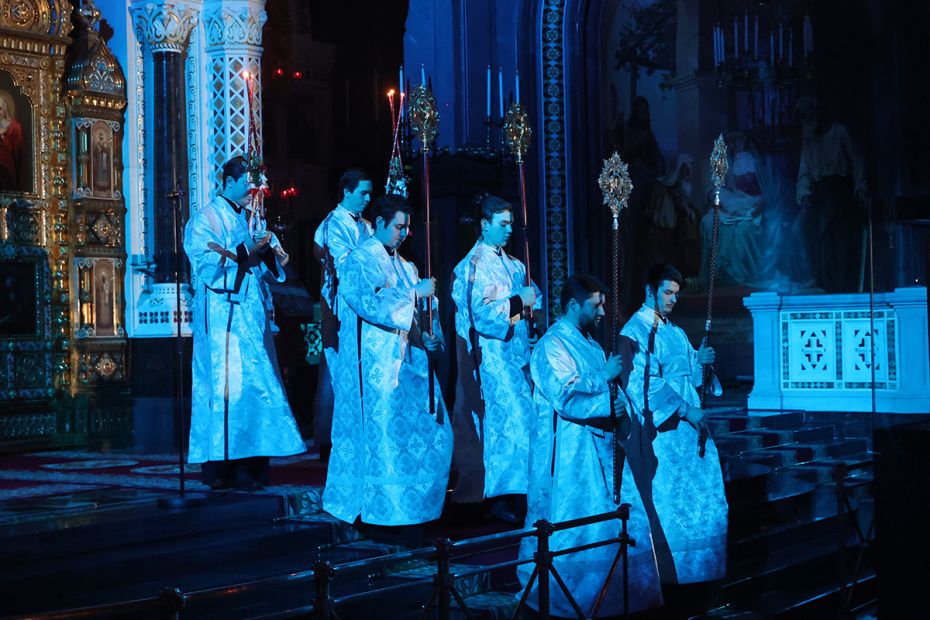 Праздничное пасхальное богослужение в храме Христа Спасителя в Москве