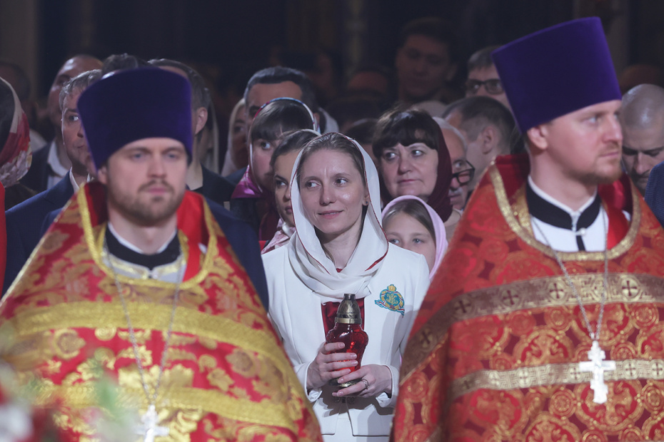 Пасхальная заутреня и божественная литургия в Светлую Пасхальную ночь в кафедральном соборном храме Христа Спасителя