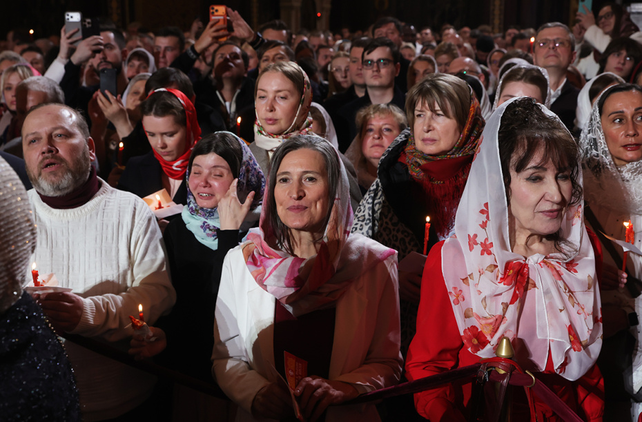 Пасхальная заутреня и божественная литургия в Светлую Пасхальную ночь в кафедральном соборном храме Христа Спасителя