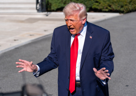 «Завершат уничтожение»: Трамп выдал новую порцию угроз в адрес Ирана