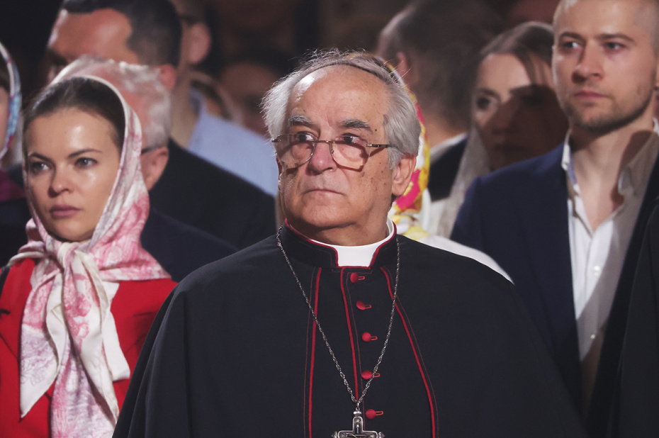 Папский нунций (посол Ватикана) в РФ Джованни д’Аньелло на праздничном пасхальном богослужении в храме Христа Спасителя в Москве