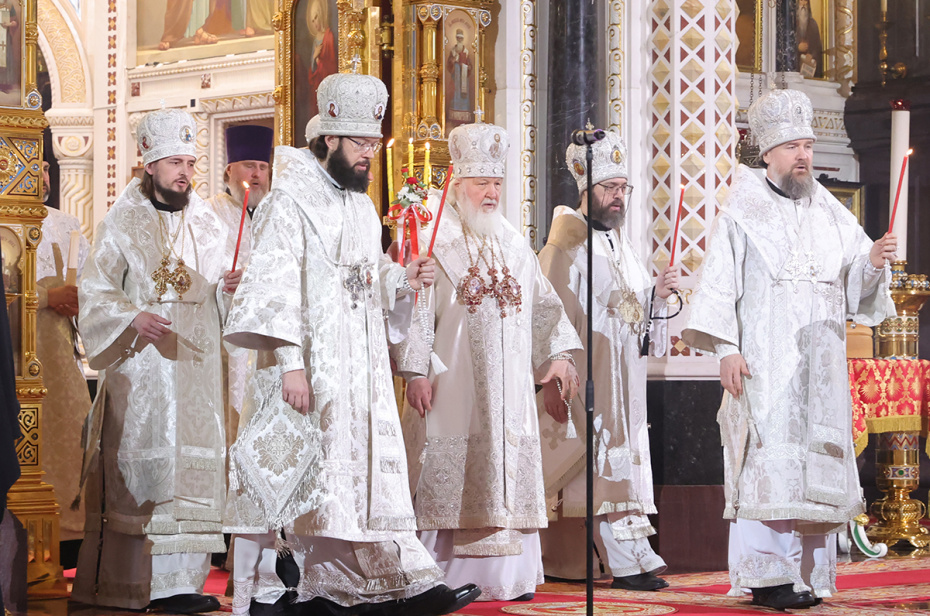 Патриарх Московский и всея Руси Кирилл на праздничном пасхальном богослужении в храме Христа Спасителя в Москве