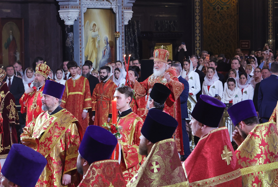Праздничное пасхальное богослужение в храме Христа Спасителя в Москве