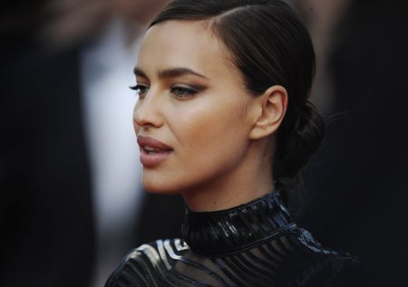 Приставы не нашли Ирину Шейк и списали ей долги