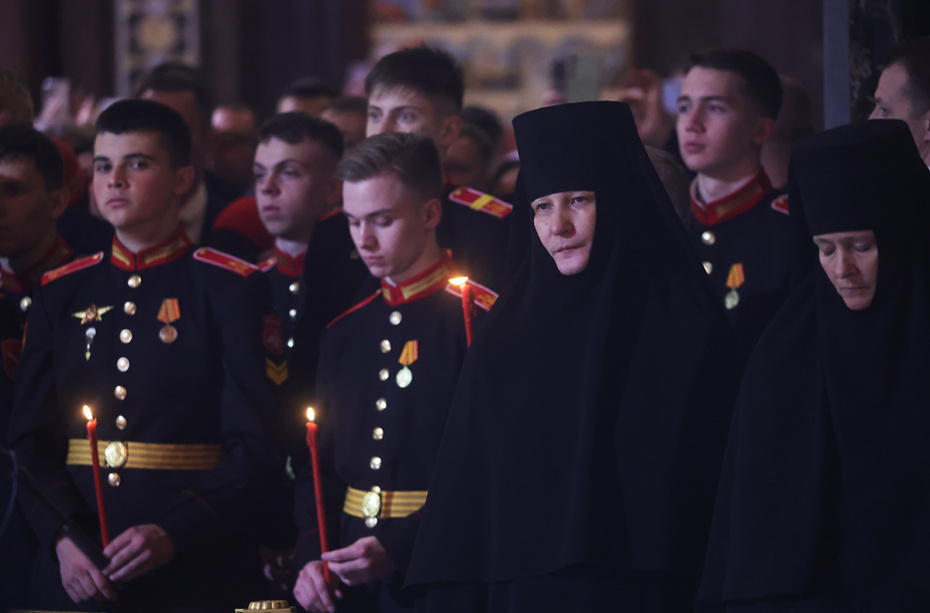 Пасхальная заутреня и божественная литургия в Светлую Пасхальную ночь в кафедральном соборном храме Христа Спасителя