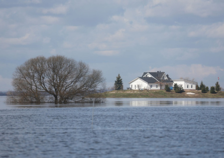 В Томской области ввели режим ЧС и начали эвакуировать жителей