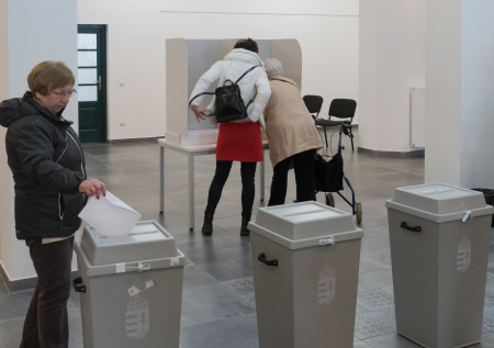 Парламентские выборы стартовали в Венгрии