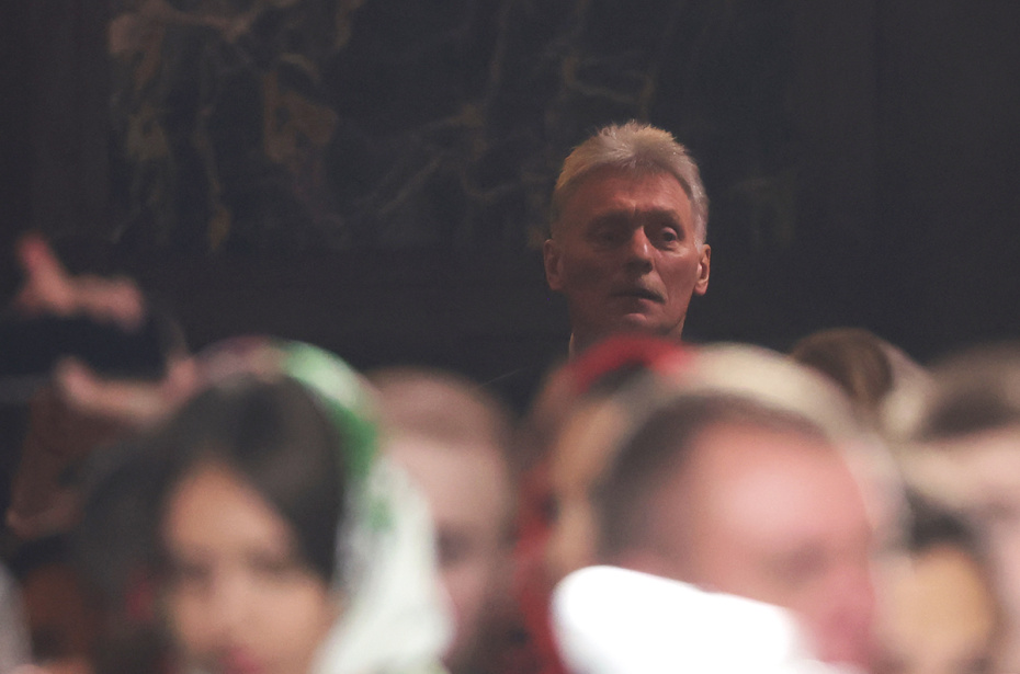 Пресс-секретарь президента РФ Владимира Путина Дмитрий Песков перед началом праздничного пасхального богослужения