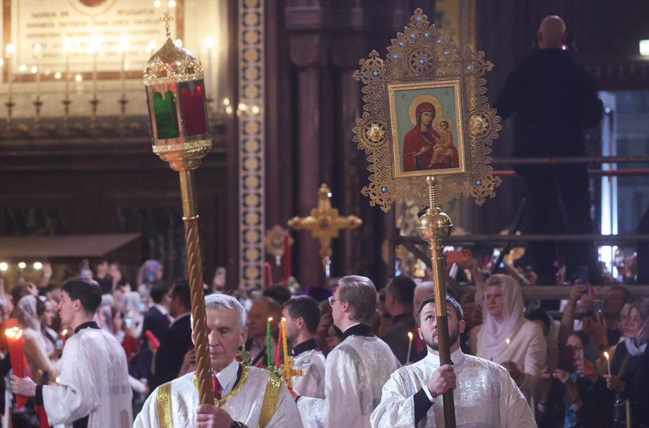 Праздничное пасхальное богослужение в храме Христа Спасителя в Москве