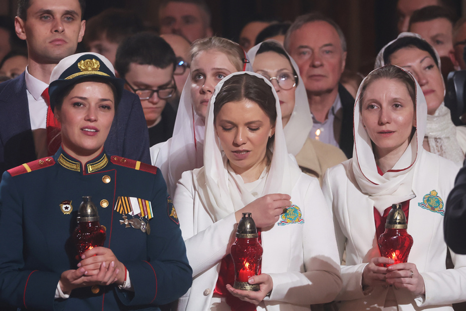 Пасхальная заутреня и божественная литургия в Светлую Пасхальную ночь в кафедральном соборном храме Христа Спасителя