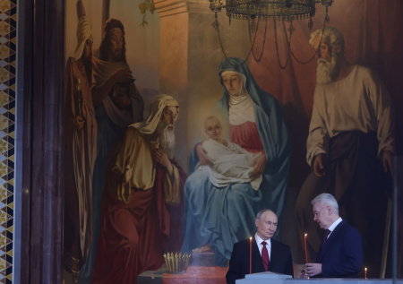 Путин приехал на ночное пасхальное богослужение