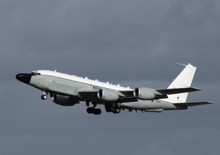 Британский самолет-разведчик засветился у границ России