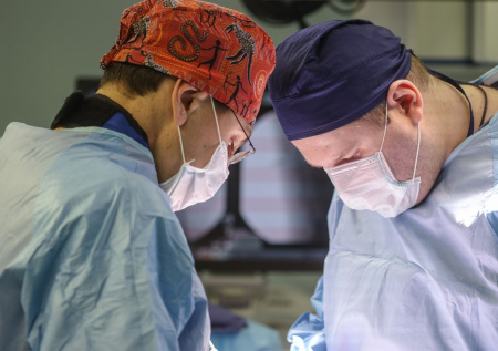 Нижегородские врачи спасли мужчину с огромной кистой в области шеи