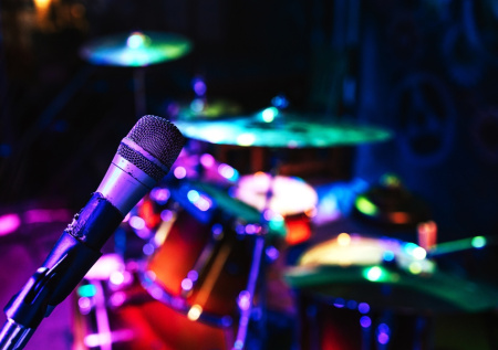 Неисправный микрофон чуть не убил джазовую певицу