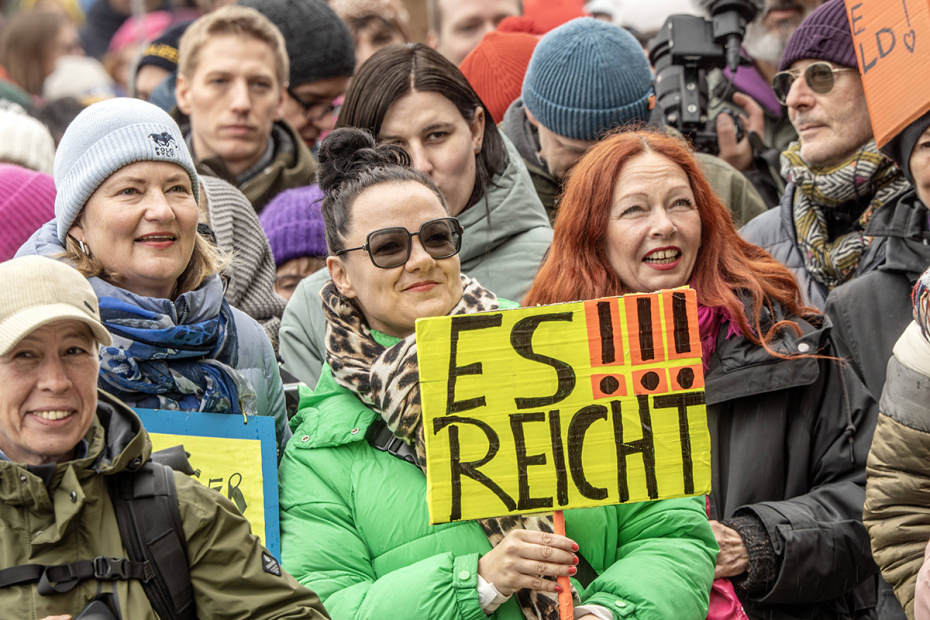Демонстрация в знак солидарности с Колльен Фернандес в Мюнхене