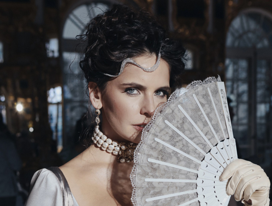 Лиза Моряк в роли Элен Курагиной