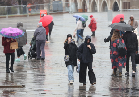 Погода в Москве во вторник, 14 апреля: ждать ли ураганного ветра и ливней