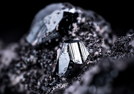 Гематит (кровавик): магические и лечебные свойства камня, кому подходит