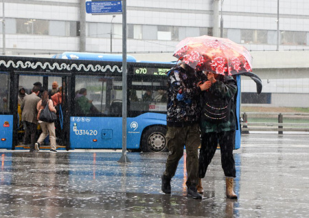 Ураганный ветер и холод до -1? Погода в Москве в конце недели: чего ждать