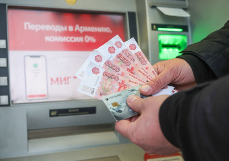 Россиян предупредили о новой схеме мошенничества в преддверии Дня Победы